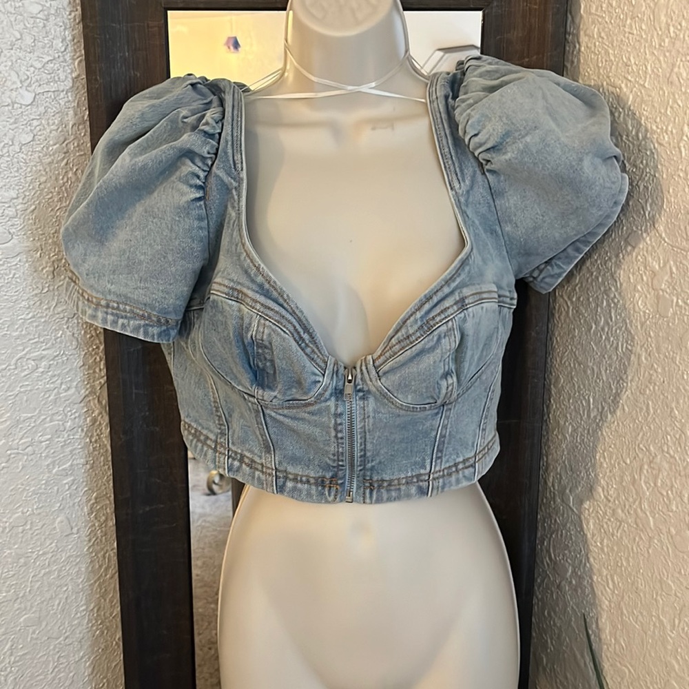 Denim puff sleeve crop top